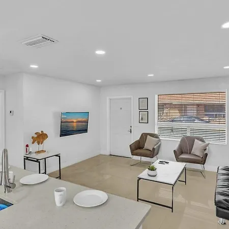 New Stylish 2 Bdrm Mins To Beach & Aventura Mall Hallandale Beach Exterior photo