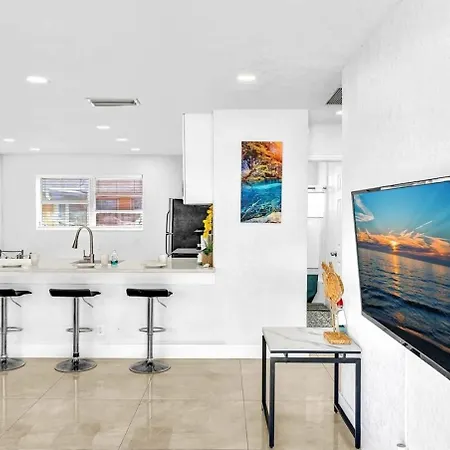 New Stylish 2 Bdrm Mins To Beach & Aventura Mall Hallandale Beach Exterior photo
