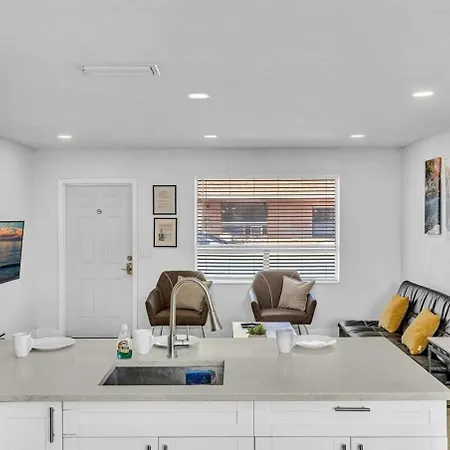 New Stylish 2 Bdrm Mins To Beach & Aventura Mall Hallandale Beach Exterior photo