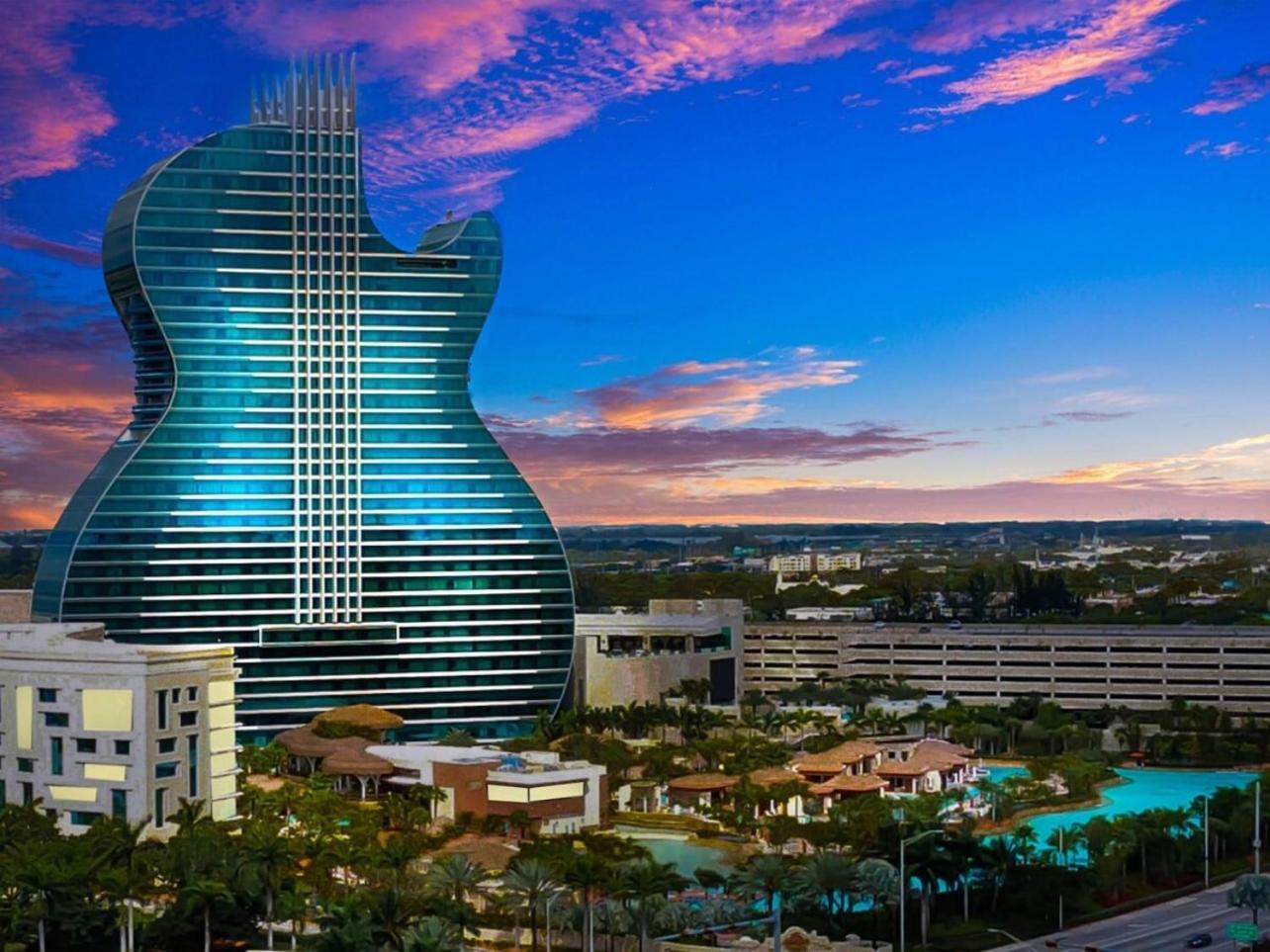 New Stylish 2 Bdrm Mins To & Aventura Mall Hallandale Beach