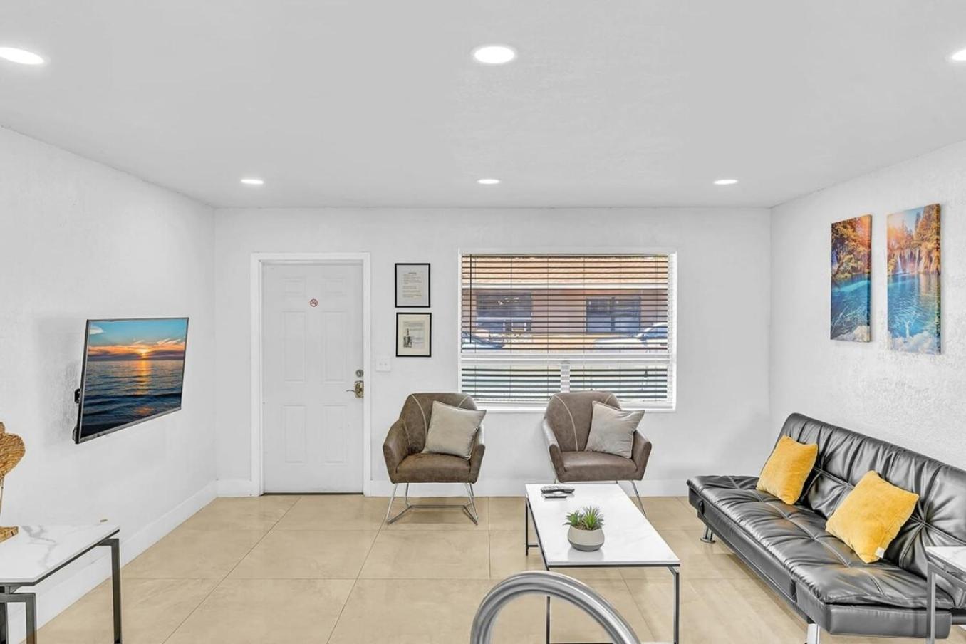 New Stylish 2 Bdrm Mins To & Aventura Mall Holiday home *