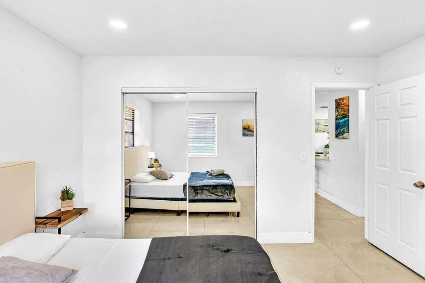 Holiday home New Stylish 2 Bdrm Mins To & Aventura Mall Hallandale Beach