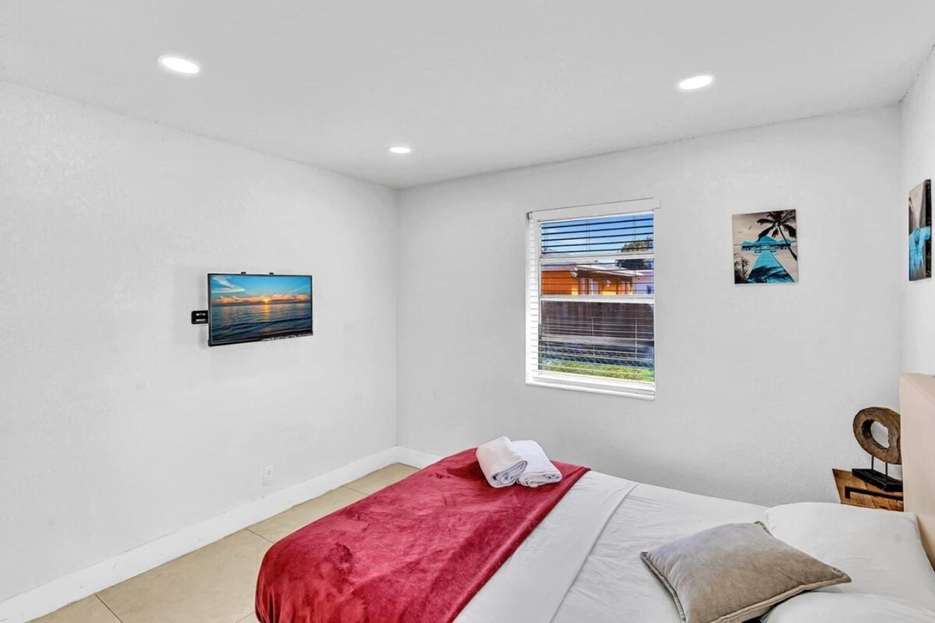 New Stylish 2 Bdrm Mins To & Aventura Mall Holiday home