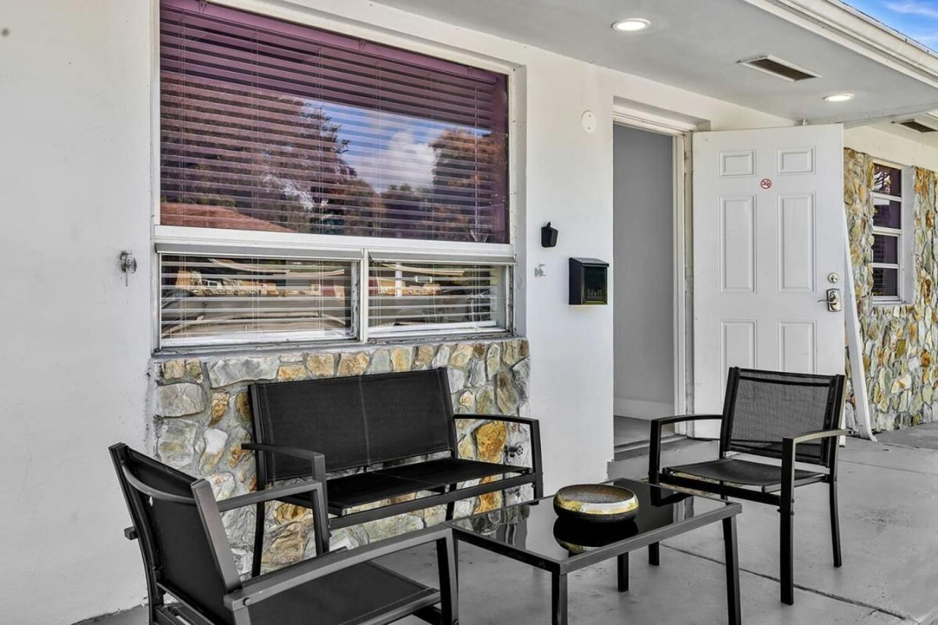 New Stylish 2 Bdrm Mins To & Aventura Mall *
