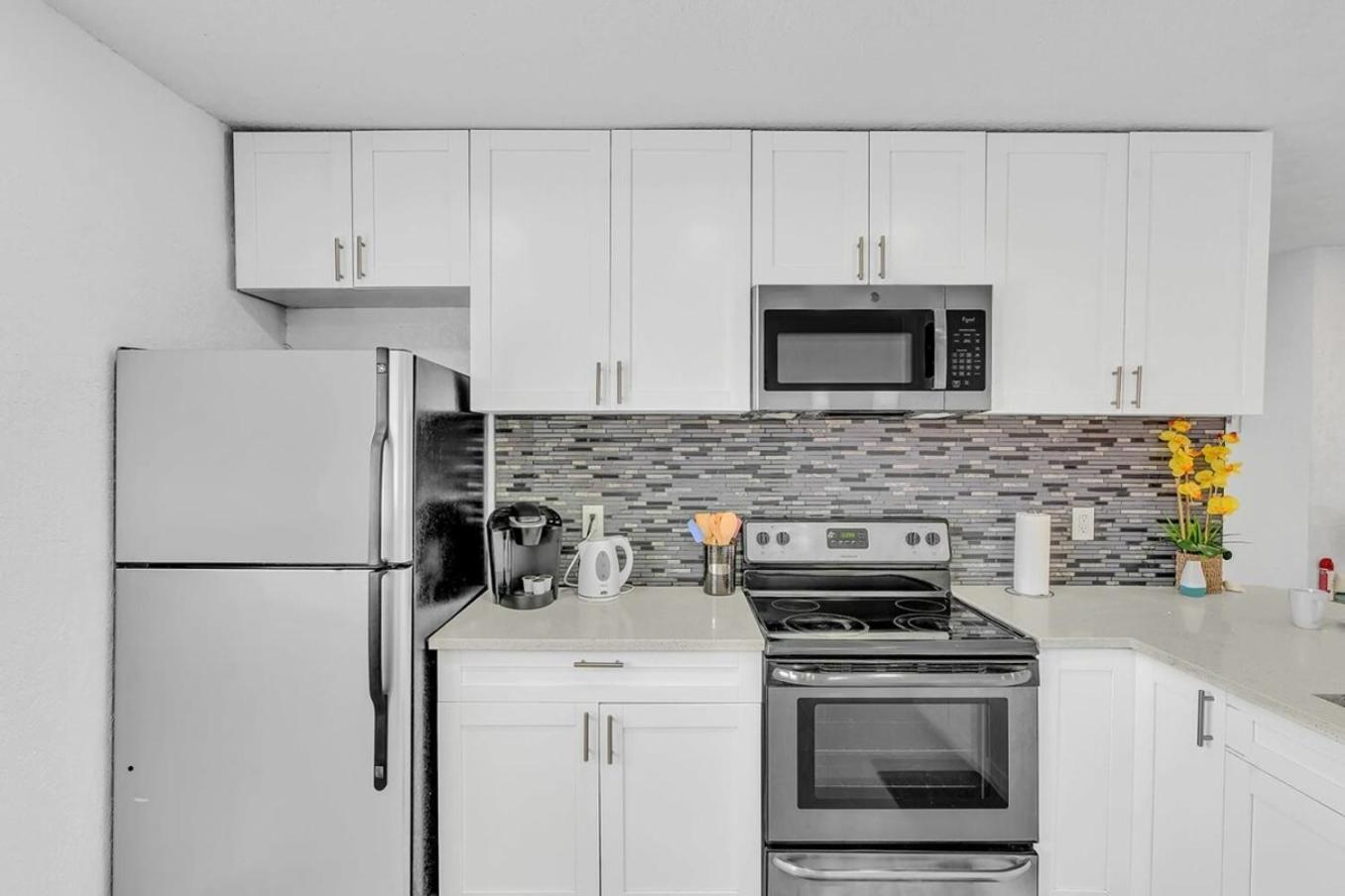 New Stylish 2 Bdrm Mins To & Aventura Mall Holiday home