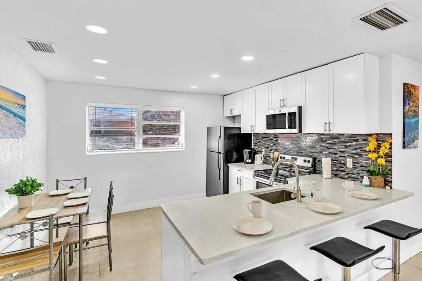 New Stylish 2 Bdrm Mins To & Aventura Mall Holiday home *