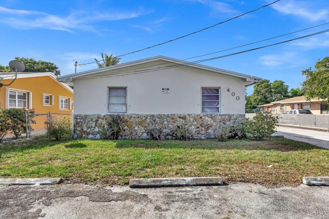 New Stylish 2 Bdrm Mins To & Aventura Mall Holiday home Hallandale Beach