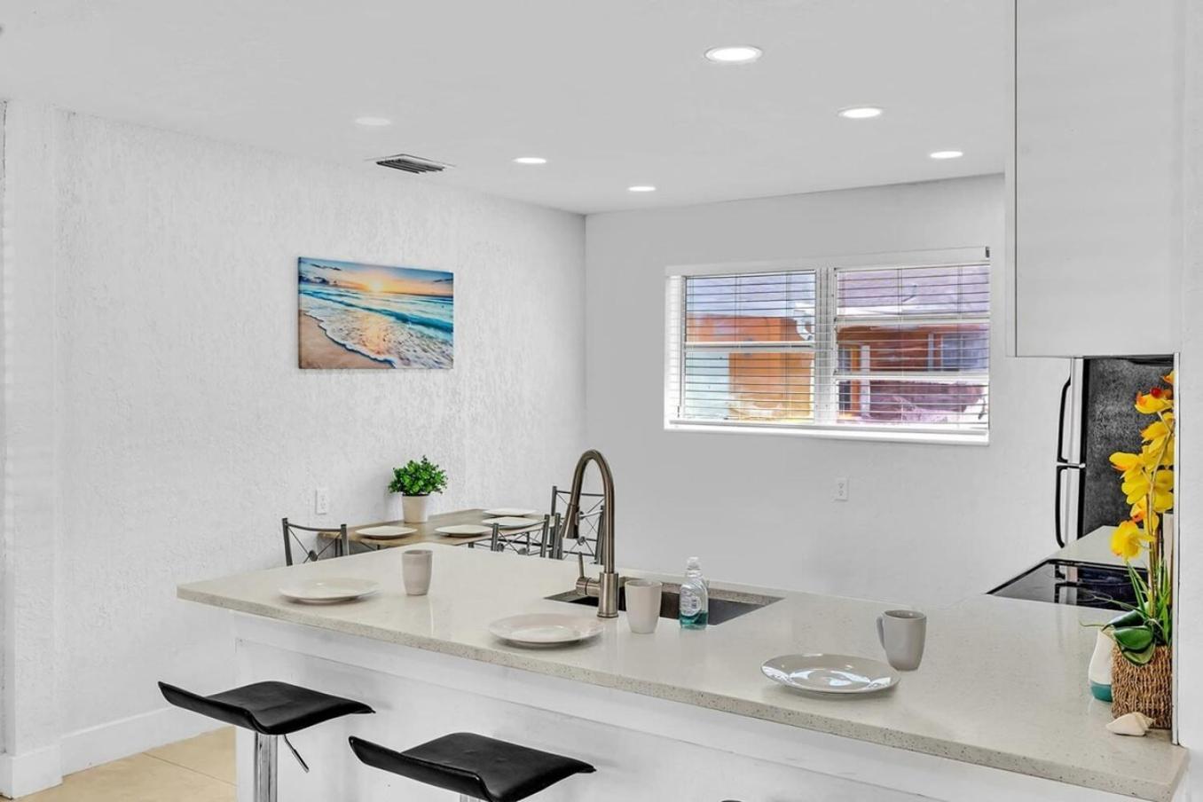 New Stylish 2 Bdrm Mins To & Aventura Mall Holiday home *