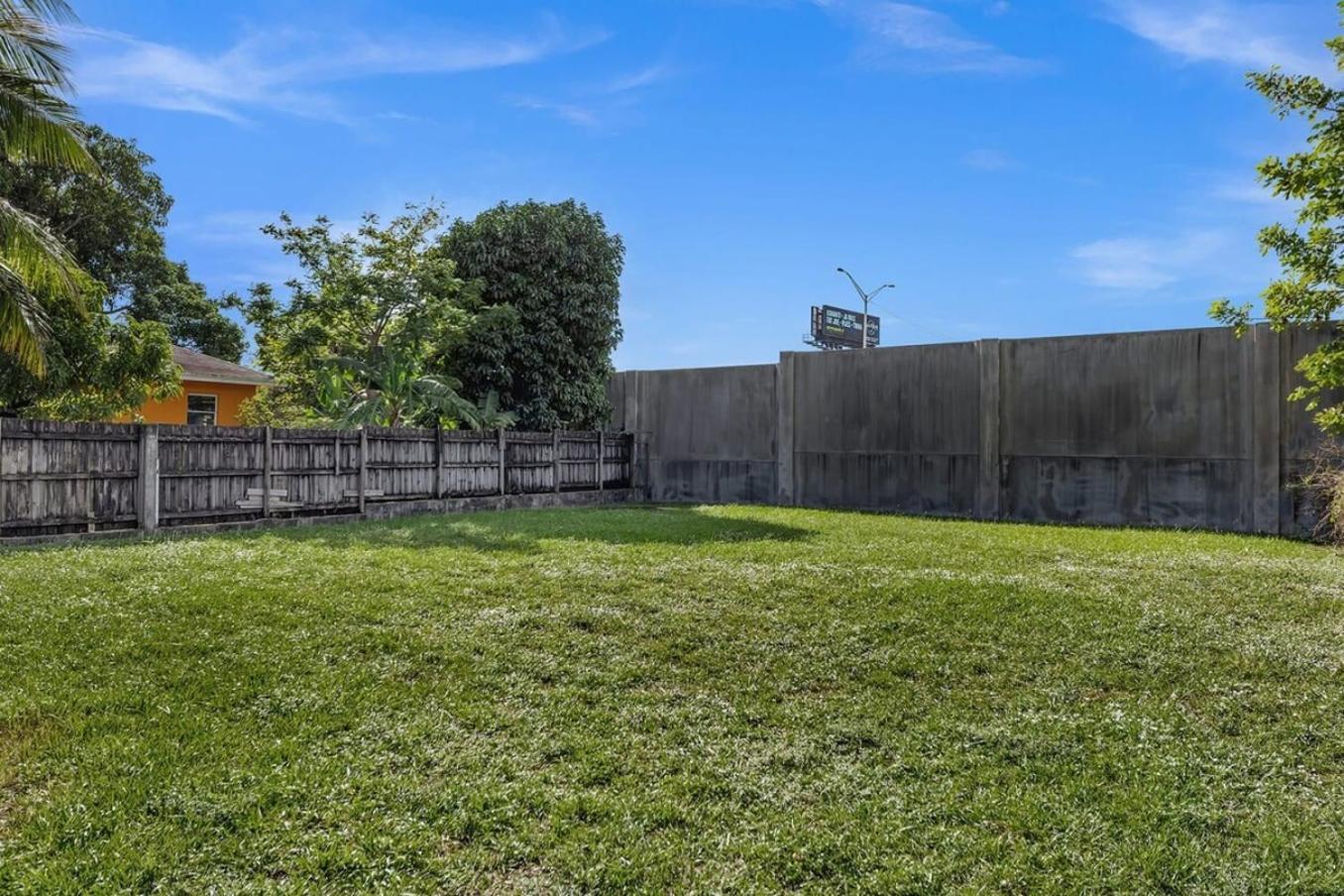 Holiday home New Stylish 2 Bdrm Mins To & Aventura Mall *