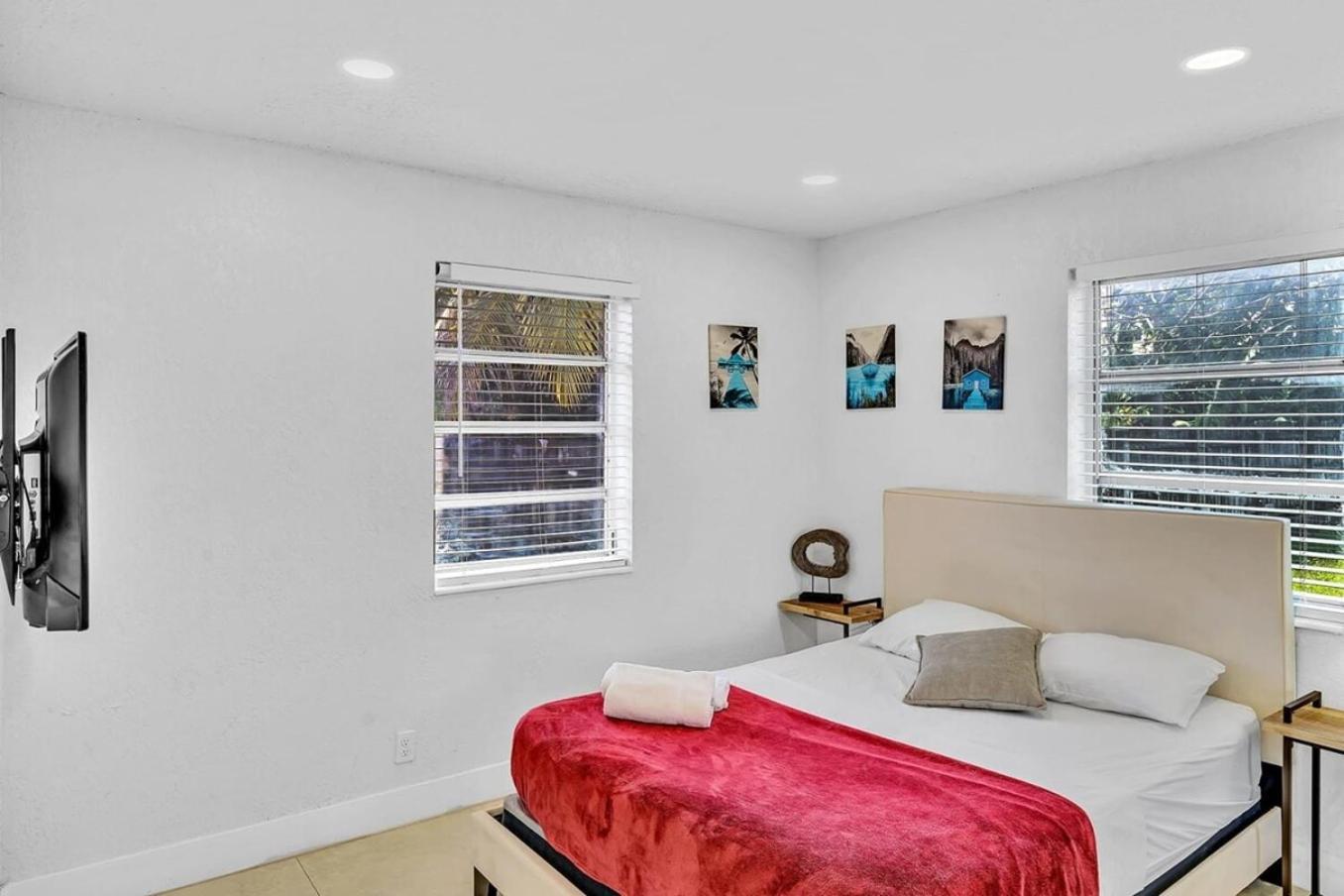 New Stylish 2 Bdrm Mins To & Aventura Mall Hallandale Beach