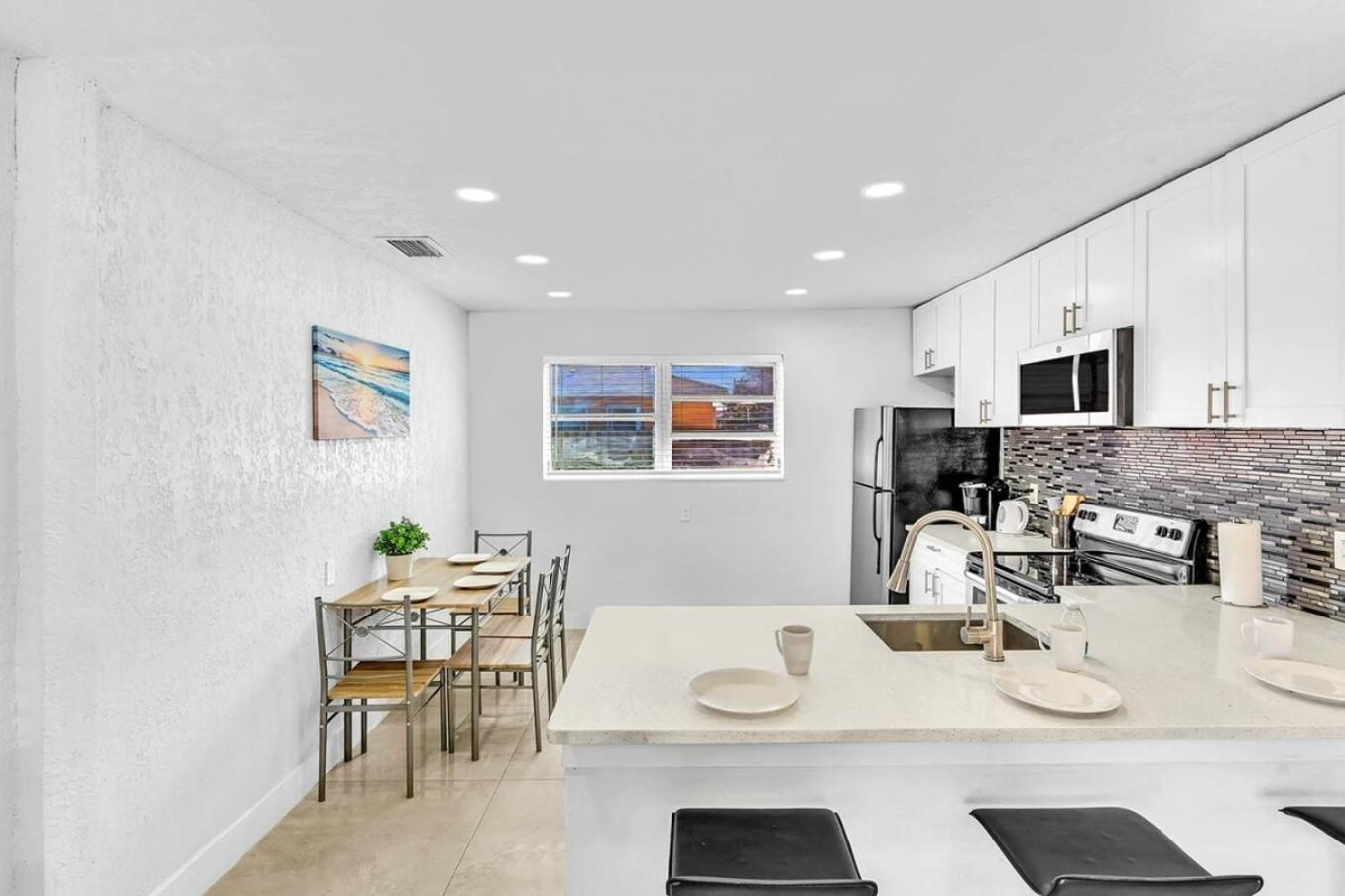 New Stylish 2 Bdrm Mins To & Aventura Mall Holiday home