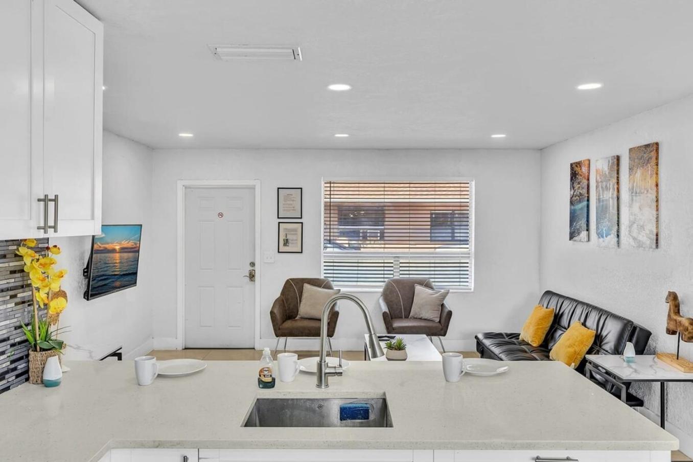 Holiday home New Stylish 2 Bdrm Mins To & Aventura Mall